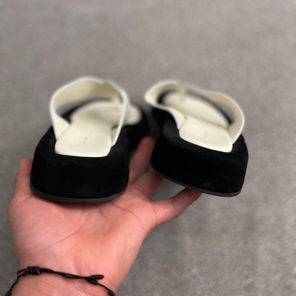 THE ROW Ginza two-tone leather and suede platform flip flops - Picture 10 of 12